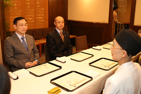 中国国際友好連絡会 辛旗副会長、鄧文慶秘書長、日本タオイズム協会早島妙聴理事長