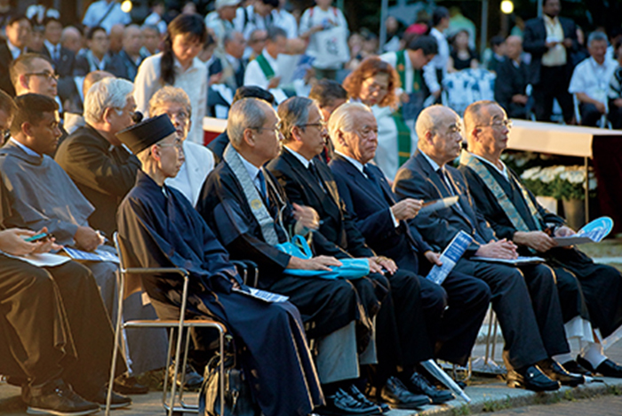 キリスト教、仏教、神道などの多くの宗教者が集まり、道教として早島妙聴学長が出席